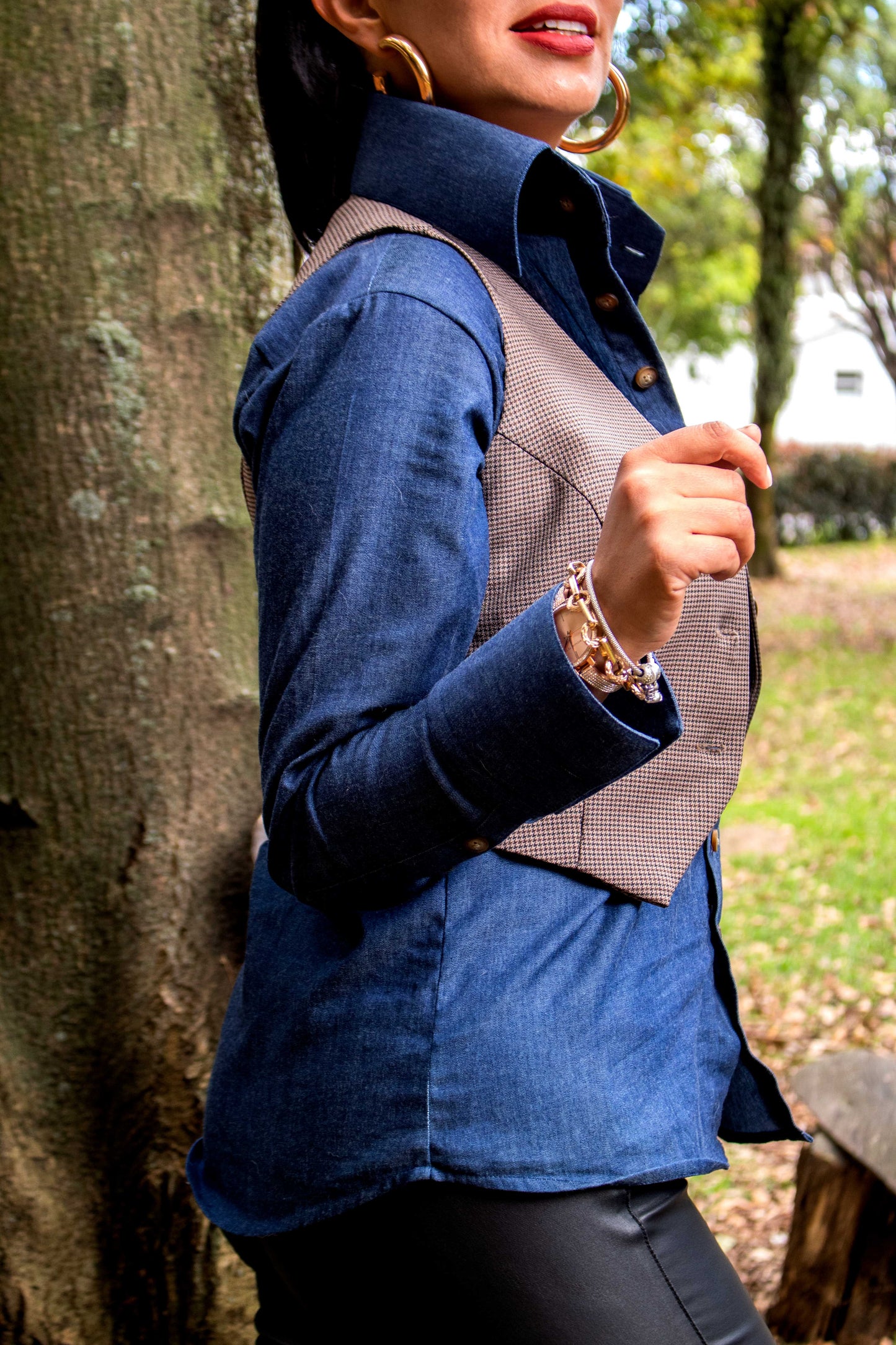 Camisa tipo jean, cuello alto. Edición limitada ( PRE-ORDEN Entrega en 10-15 días hábiles)