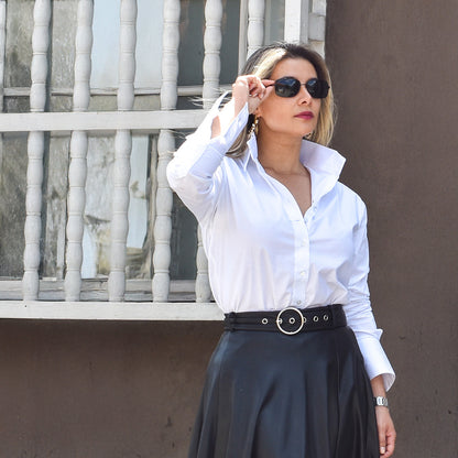 Más vendida 🔥 Favorita indiscutible: Camisa blanca cuello alto.