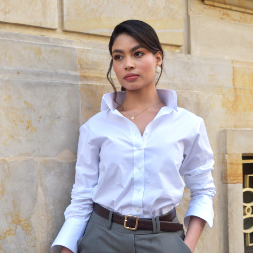 Blanca - Camisa Cuello Alto 🔥Más vendida (Pre-orden) envíos 10 a 15 días hábiles.