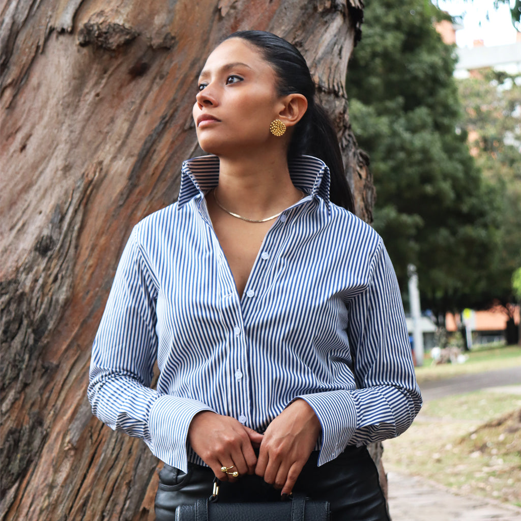 💙 ¡NUEVA! Camisa Rayas Azul cuello alto