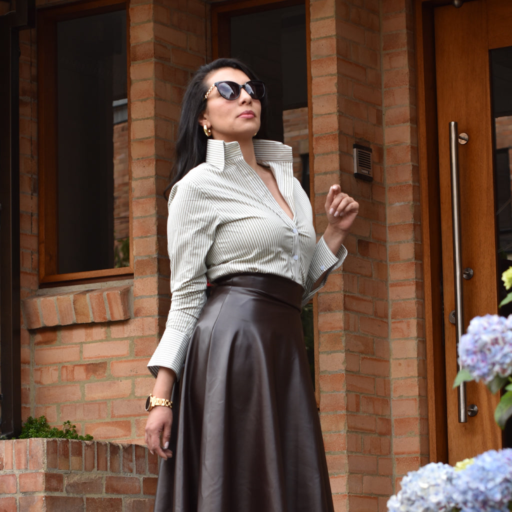 💚 ¡NUEVA! Camisa  Rayas Verde Cuello Alto.