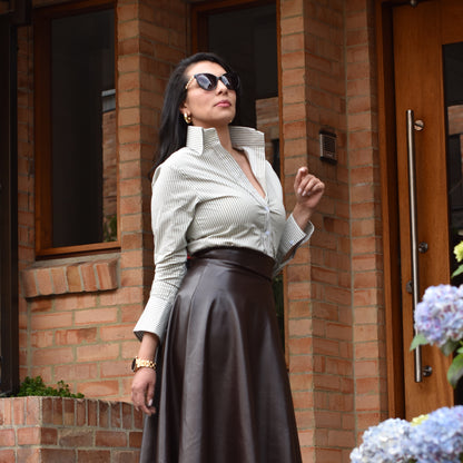 💚 ¡NUEVA! Camisa  Rayas Verde Cuello Alto.